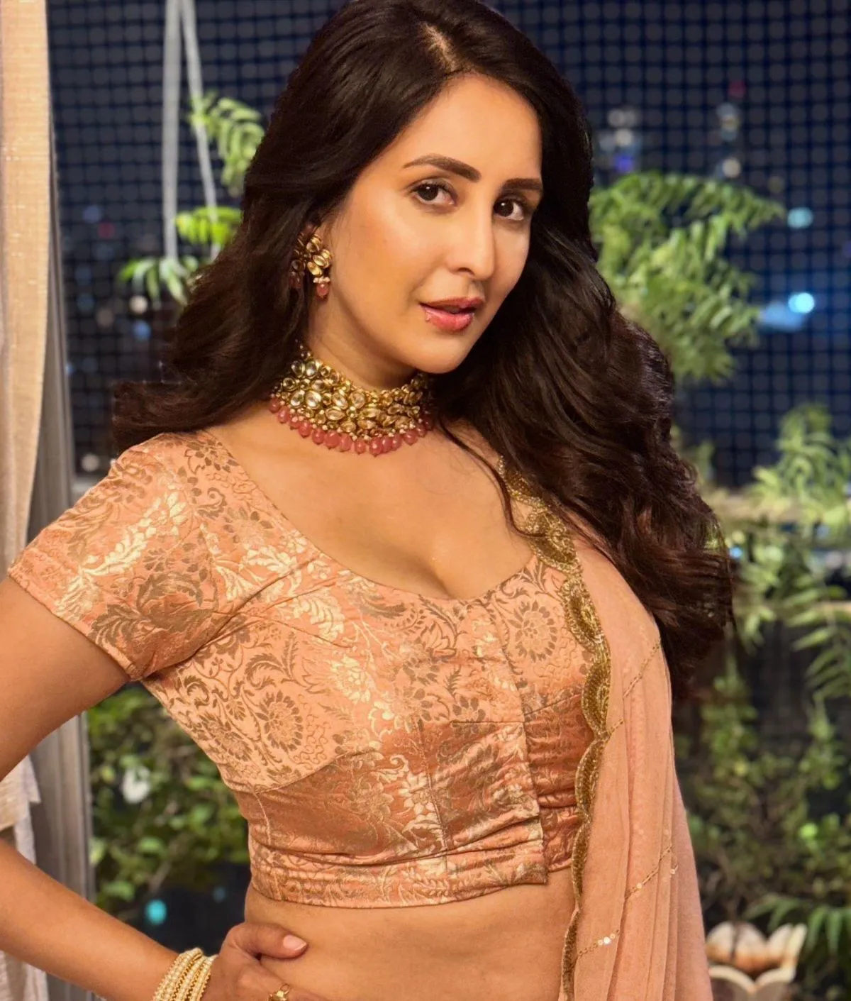 स्टार, उद्यमी और माँ: चाहत खन्ना का प्रेरणादायक सफर, अभिनय से लेकर उद्यमिता तक