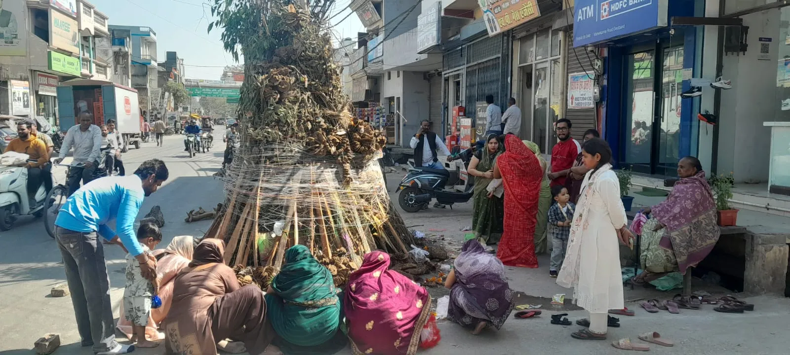 देवबंद में महिलाओं ने श्रद्धा और उल्लास के साथ होलिका पूजन, पर्व का भक्तिमय रंग
