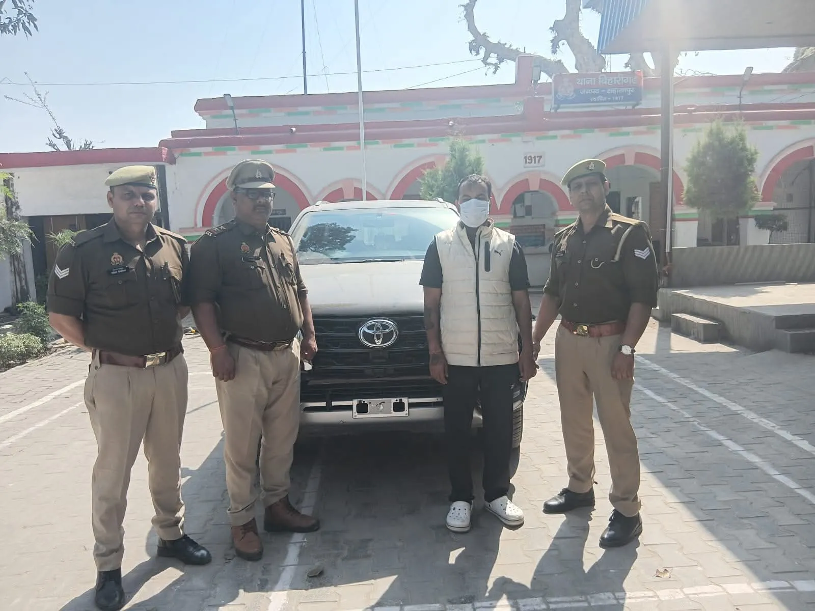 सहारनपुर: हत्या के आरोपी और 25 हजार के इनामी गिरफ्तार, बरामद हुई फॉर्च्यूनर कार