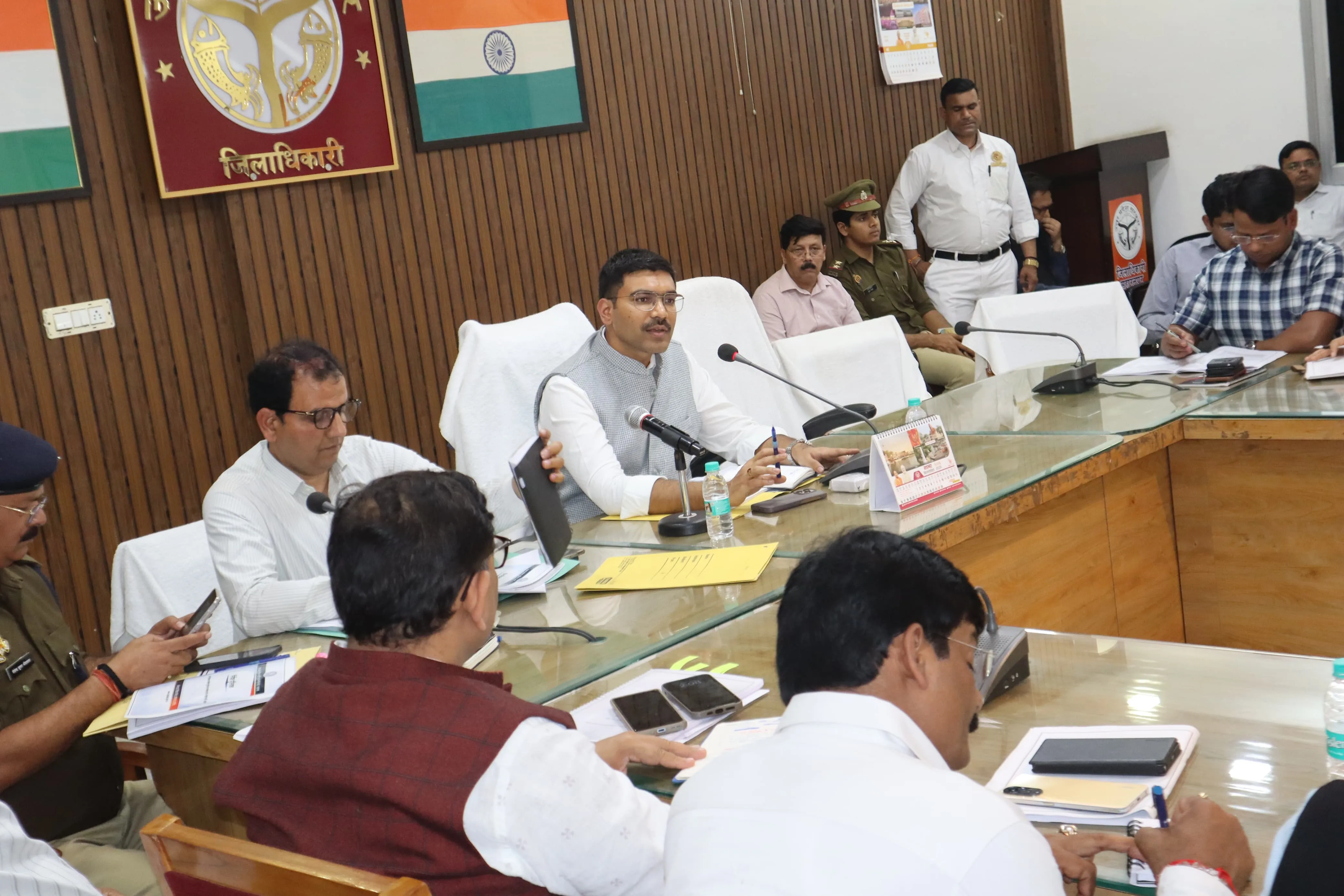 सहारनपुर : डीएम ने की उप निरीक्षक नागरिक पुलिस एवं समकक्ष पदों पर भर्ती परीक्षा की तैयारियों के संबंध में बैठक