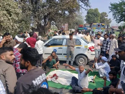 सहारनपुर : दूध वाहन की टक्कर से बाइक सवार की मौत,ग्रामीणों व परिजनों ने लगाया जाम