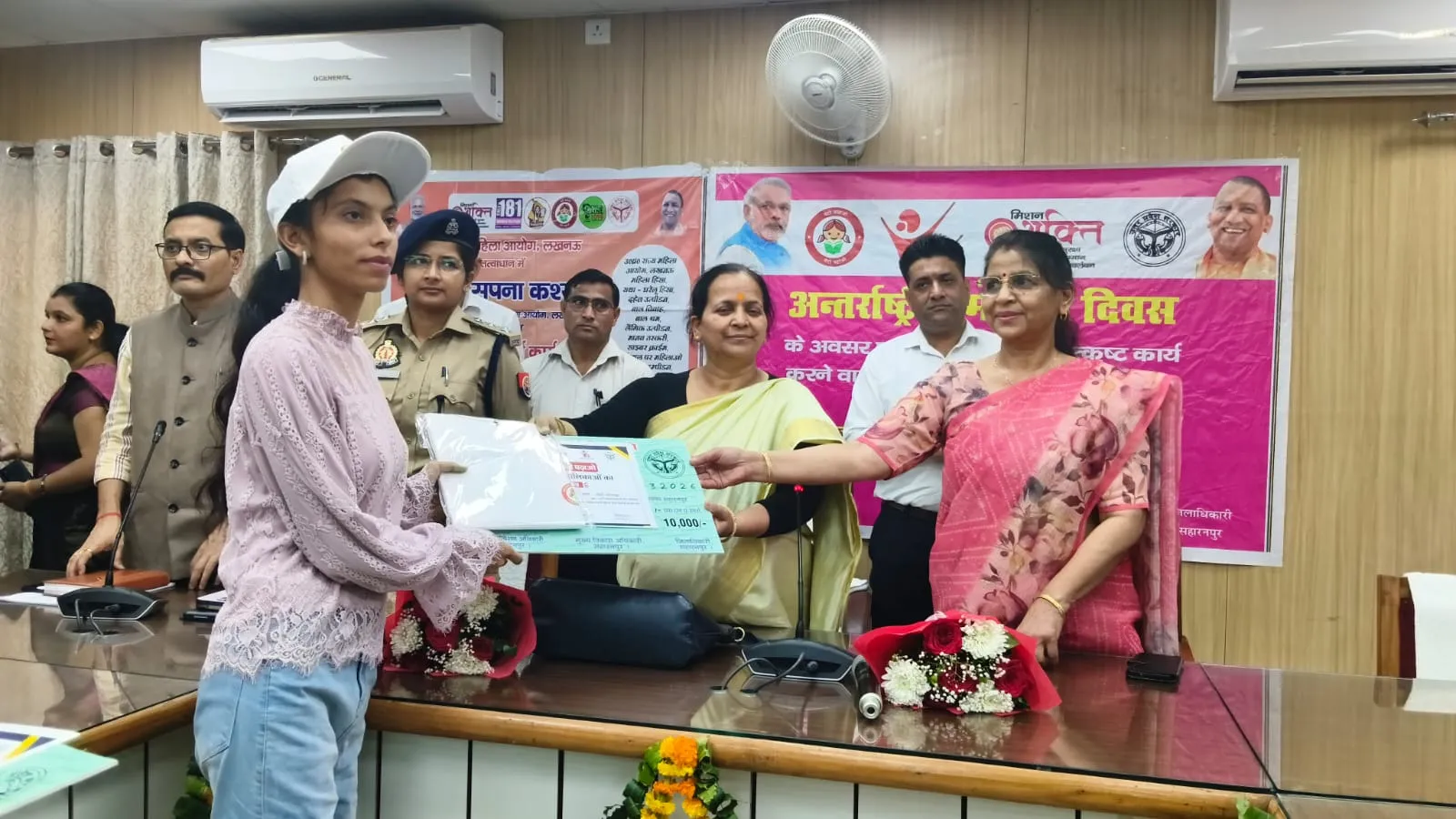 सहारनपुर : उ०प्र०राज्य महिला आयोग की सदस्या ने सर्किट हाउस में की महिला जन सुनवाई