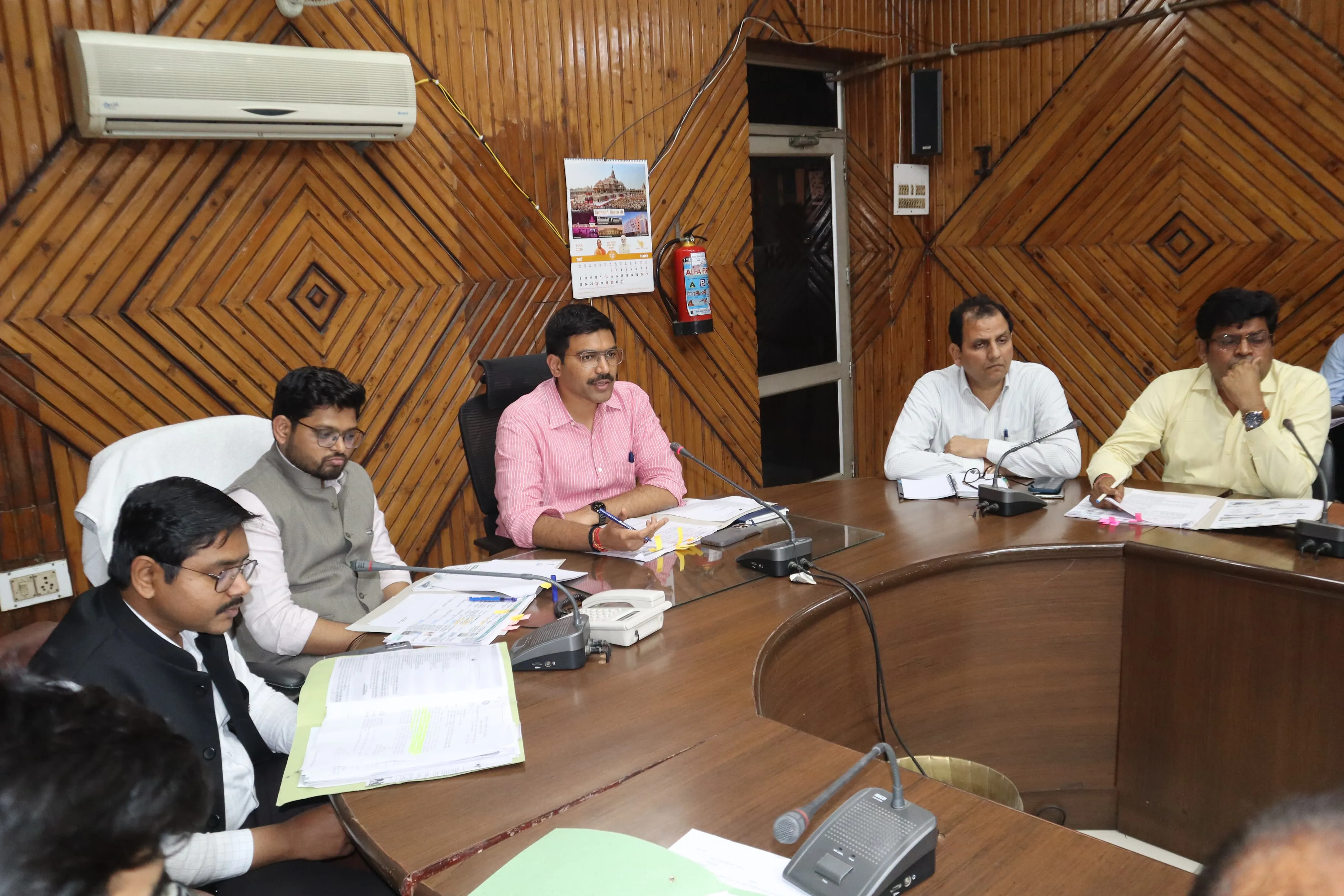 सहारनपुर : जिलाधिकारी मनीष बंसल ने की सड़क सुरक्षा समिति की गहन समीक्षा