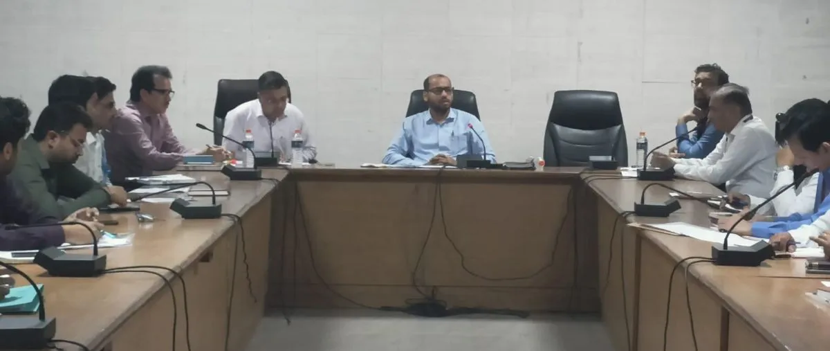 मुज़फ्फरनगर में युवा उद्यमियों के लोन में 'सुस्ती' पर सीडीओ का हंटर; बैंकों को कड़ी फटकार, 18 मार्च तक का अल्टीमेटम