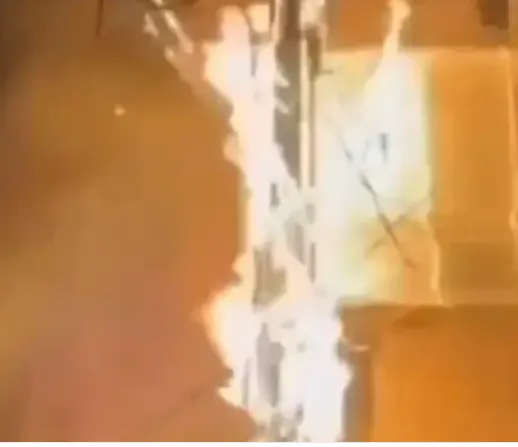 मुजफ्फरनगर में होलिका दहन के दौरान बड़ा हादसा: बिजली के खंभे और तारों में लगी भीषण आग, नई मंडी क्षेत्र में मची अफरा-तफरी