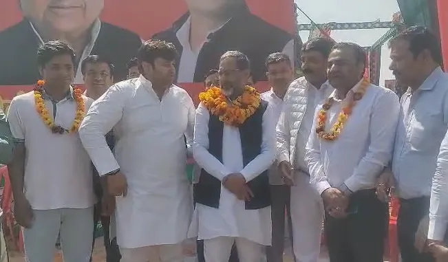 मेरठ: भडाना फार्महाउस में सपा का होली समारोह, राजकुमार भाटी मुख्य अतिथि