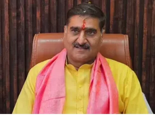 अलीगढ़: ईद की नमाज को लेकर सांसद  का विवादित बयान, कहा– क्या अब हमारी छाती पर चढ़ेंगे?