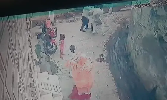 मेरठ: बच्चों के विवाद में अपनों के बीच खूनी संघर्ष; रसूलपुर औरंगाबाद में जमकर चले लाठी-डंडे, 6 पर मुकदमा