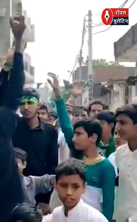 ईद की नमाज़ के बीच संभल में विरोध, काली पट्टी बांधकर सड़कों पर उतरे लोग