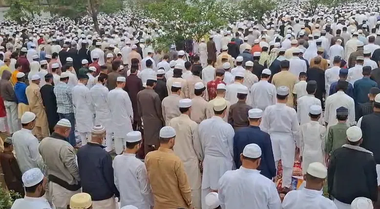 मेरठ: शाही ईदगाह में उमड़ा आस्था का सैलाब, लाखों अकीदतमंदों ने एक साथ पढ़ी ईद की नमाज