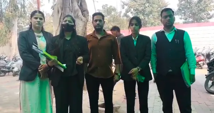 मेरठ: एसएसपी कार्यालय पहुंचे पीड़ित ने किराएदार युवती पर लगाए गंभीर आरोप, न्याय की गुहार