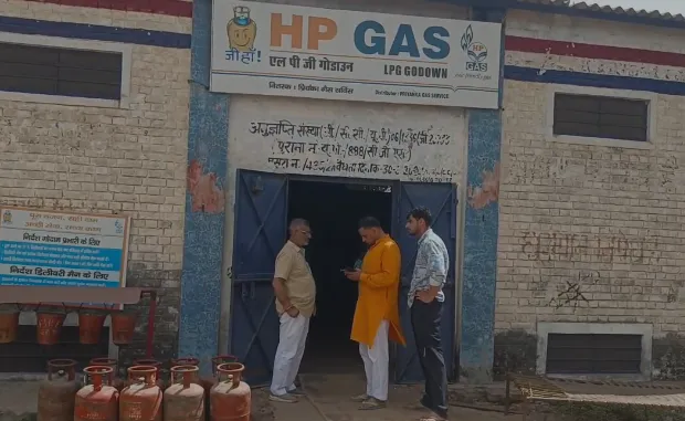 शामली में एक गैस एजेंसी ऐसी, जहां गैस की नहीं है किल्लत, सेम डे मिल रही है डिलीवरी