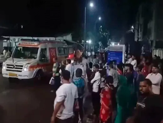 कटक के एससीबी मेडिकल कॉलेज हॉस्पिटल में भीषण आग, 10 मरीजों की मौत; परिजनों को 25 लाख मुआवजा