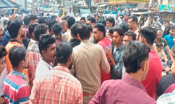 सहारनपुर: मीट की दुकानें बंद कराने को लेकर बवाल, गोरक्षा दल और दुकानदारों में भिड़ंत, कस्बे में भारी तनाव