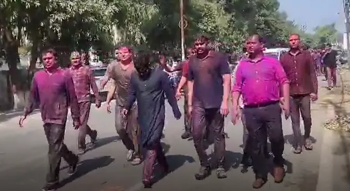 जब SSP उतरे सड़कों पर… मेरठ में अविनाश पांडेय की ‘पुलिसिया होली’ बनी चर्चा का विषय