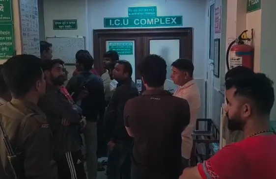 मेरठ: सरधना के बुबकपुर में दो पक्षों के बीच खूनी संघर्ष, गोली लगने से युवक गंभीर रूप से घायल