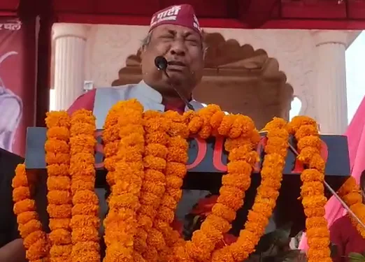 मंच पर फूट-फूट कर रो पड़े संजय निषाद, चुनावी हड़कंप में इमोशनल कार्ड खेला