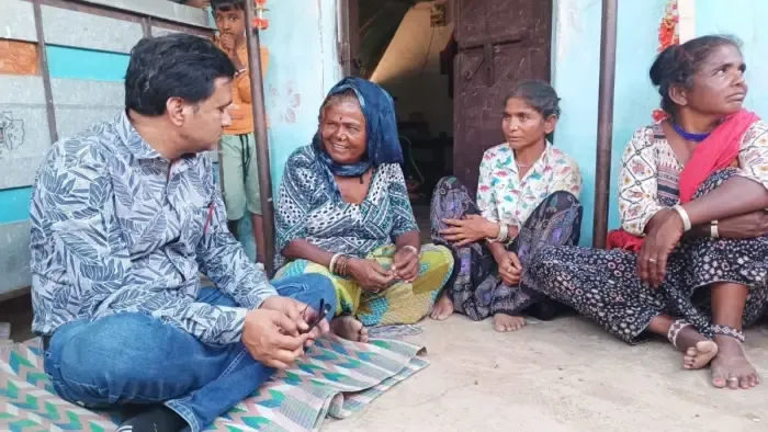 महेश्वर की वायरल गर्ल मोनालिसा की शादी पर बड़ा विवाद डायरेक्टर सनोज मिश्रा ने उठाए गंभीर सवाल