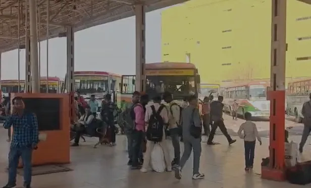 होली पर घर जाने वालों को बड़ी राहत: परिवहन निगम चलाएगा 300 अतिरिक्त बसें, गाजियाबाद से लखनऊ-आगरा का सफर होगा आसान