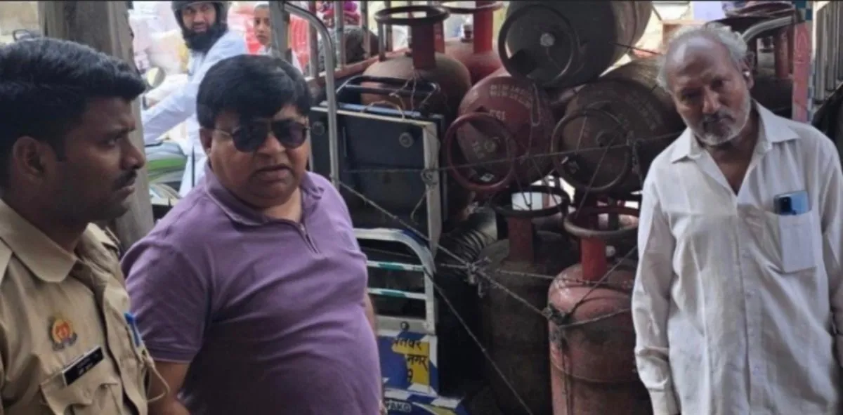 मुज़फ्फरनगर में गैस की कालाबाजारी पर प्रशासन का शिकंजा, कुंदनपुरा में छापेमारी कर 12 एलपीजी सिलेंडर जब्त