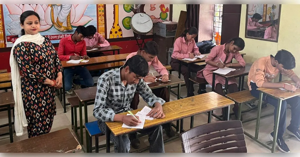 मुजफ्फरनगर के परिषदीय स्कूलों में वार्षिक परीक्षा: दूसरे दिन गणित और संस्कृत में छात्र-छात्राओं ने दिखाया दम