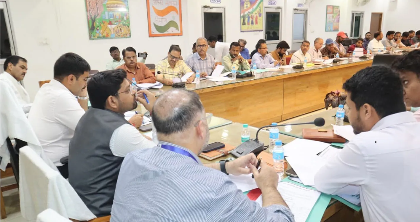 ऋण अस्वीकृत किए जाने की स्थिति में संबंधित अधिकारियों के विरुद्ध होगी अनुशासनात्मक कार्रवाई: जिलाधिकारी