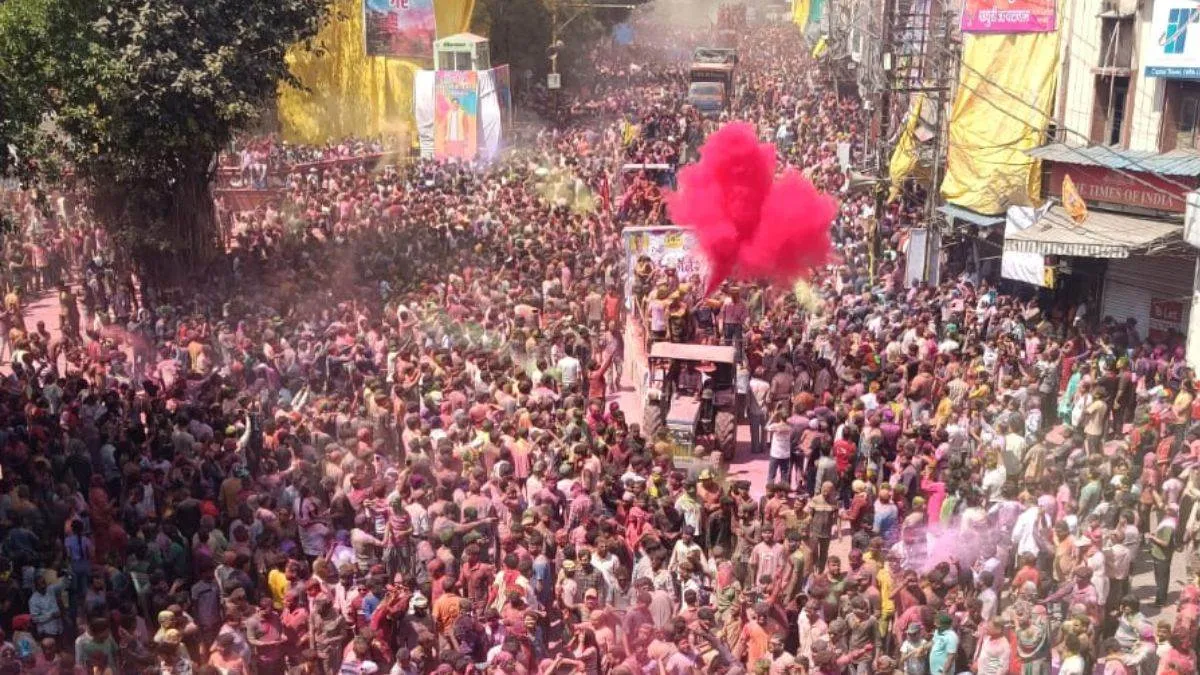 रंगपंचमी पर इंदौर में दिखेगा रंगों का सबसे बड़ा नजारा 100 फीट तक उड़ेंगे रंग हजारों लोग होंगे शामिल