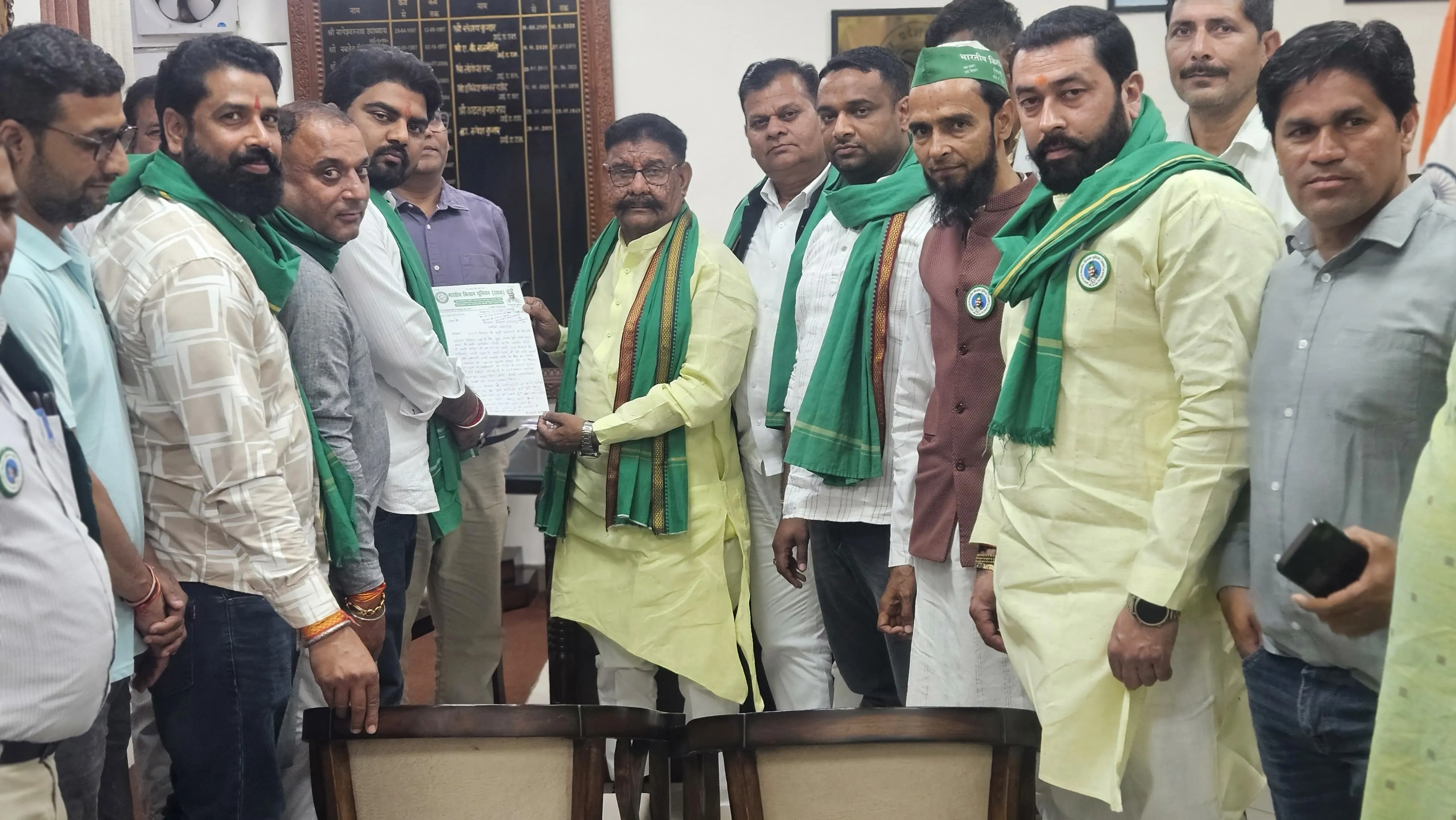 सहारनपुर: भारतीय किसान यूनियन रक्षक ने जीएसटी विभाग में भ्रष्टाचार पर कमिश्नर को सौंपा ज्ञापन