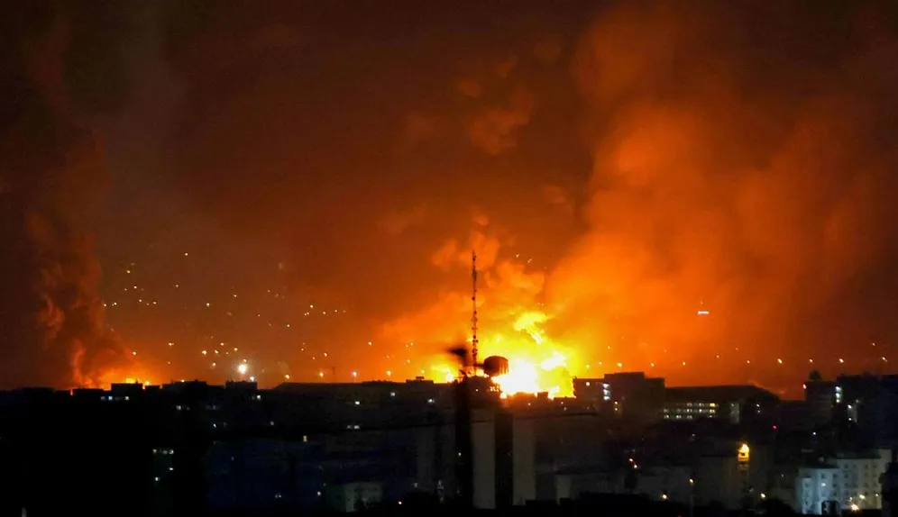 कुवैत में ईरान ने की ड्रोन की बौछार, एयरपोर्ट का फ्यूल डिपो आग की लपटों में घिरा