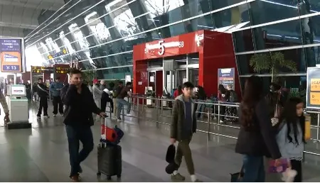 दिल्ली: खाड़ी देशों की ओर जाने वाली 100 से अधिक उड़ानें रद्द, यात्री बोले-नहीं होनी चाहिए जंग