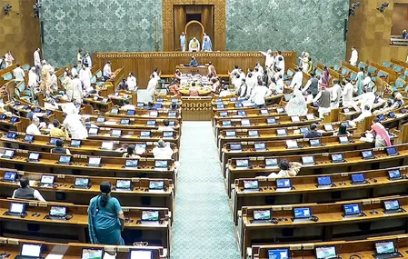 एलपीजी संकट और 8 सांसदों के निलंबन पर लोकसभा में हंगामा, कार्यवाही स्थगित 