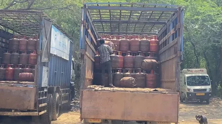 गौतमबुद्ध नगर में गैस संकट को लेकर प्रशासन सतर्क: छापेमारी में कालाबाजारी के नहीं मिले सबूत, लेकिन उपभोक्ता परेशान 