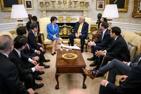 मध्य पूर्व तनाव के बीच व्हाइट हाउस में ट्रंप और सनाए ताकाइची की मुलाकात, ईरान संकट और ऊर्जा व्यापार पर हुई बात 