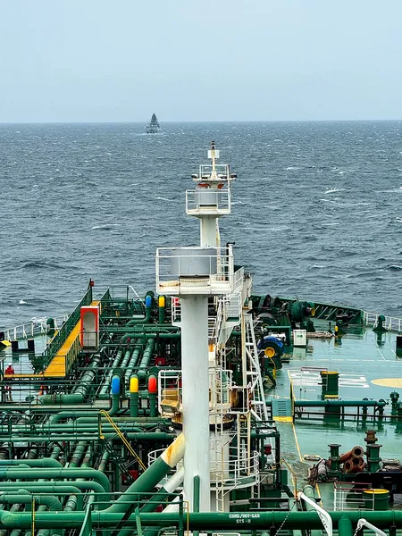 होर्मुज जलडमरूमध्य पार कर भारत की ओर रवाना हुए दो बड़े जहाज; ला रहे 92,600 टन LPG: भारत सरकार