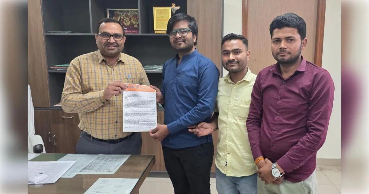 मुजफ्फरनगर: छात्र संघ ने परीक्षा नियंत्रक को सौंपा 5 सूत्रीय मांगपत्र