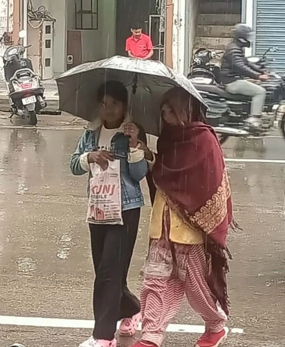 सहारनपुर में बारिश ने बिगाड़ा जनजीवन, ईद की खरीदारी में गिरावट से दुकानदार परेशान