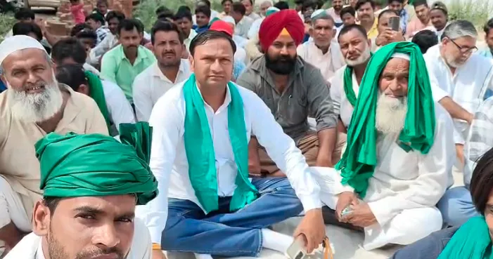 मुजफ्फरनगर: गैस सिलेंडरों की कालाबाजारी पर भड़के भाकियू कार्यकर्ता, चरथावल में गैस एजेंसी पर अनिश्चितकालीन धरना शुरू