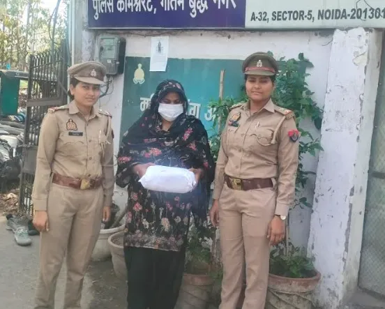 नोएडा में गांजा व शराब बेच रहे हिस्ट्रीशीटर महिला समेत 3 गिरफ्तार