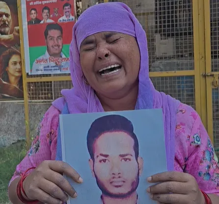 मेरठ में लापता बेटे की तलाश में एसएसपी दफ्तर पहुँची बेबस मां: हत्या की जताई आशंका