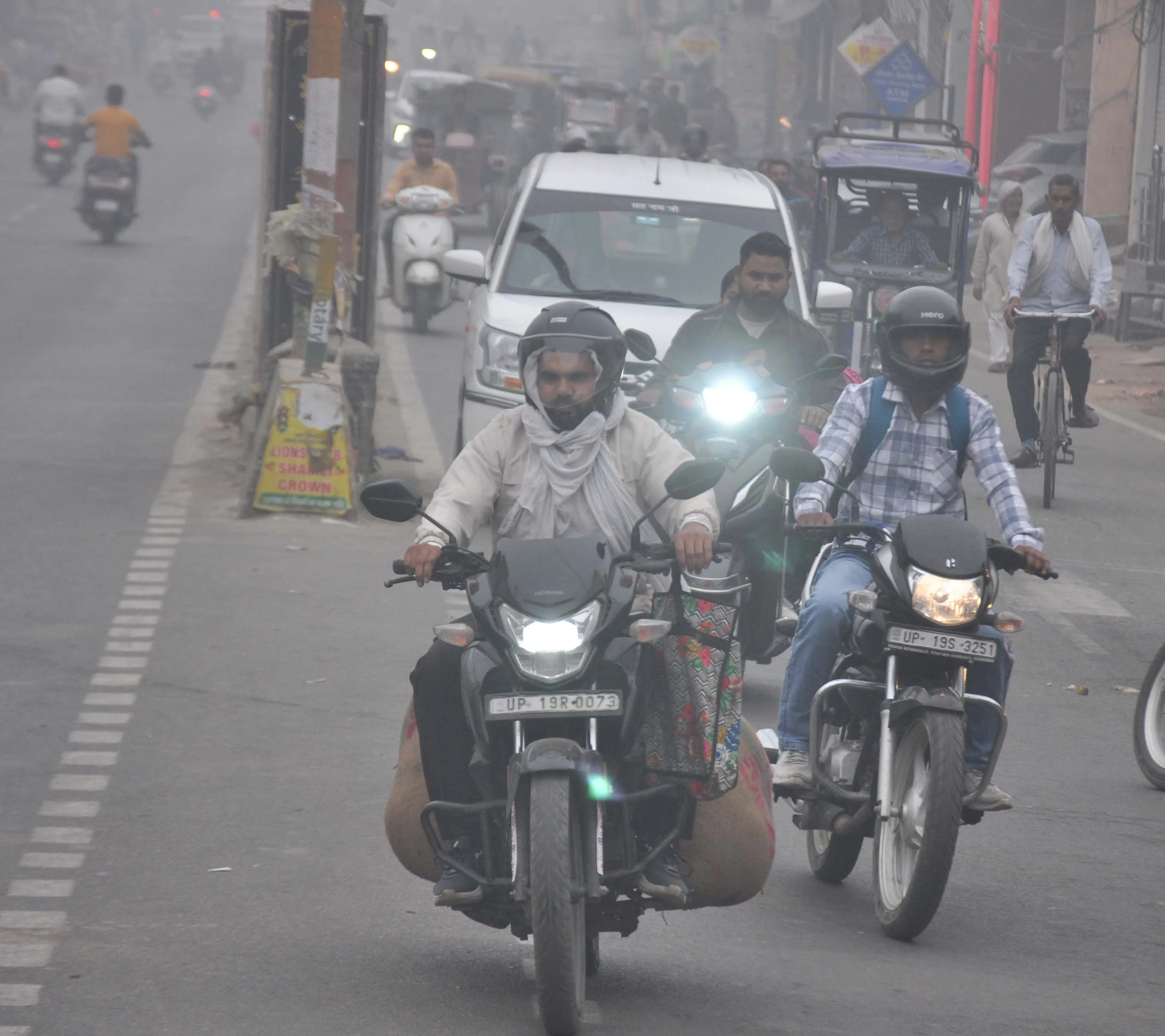 शामली में घना स्मॉग छाया, दृश्यता प्रभावित और वायु गुणवत्ता खराब
