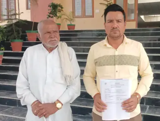 शामली: लेखपाल पर लगा पचास हजार रुपये रिश्वत मांगने का गंभीर आरोप, पीड़ित ने जिलाधिकारी से लगाई न्याय की गुहार