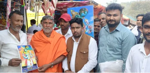 सहारनपुर: मां शाकम्भरी देवी मेले में यशवीर महाराज ने दुकानदारों के आधार किए चेक