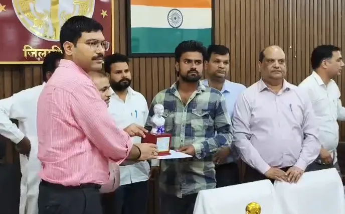 सहारनपुर: विश्व क्षय रोग दिवस पर जिलाधिकारी ने 90 ग्राम प्रधानों को किया सम्मानित, 7 पंचायतों को मिली स्वर्ण प्रतिमा