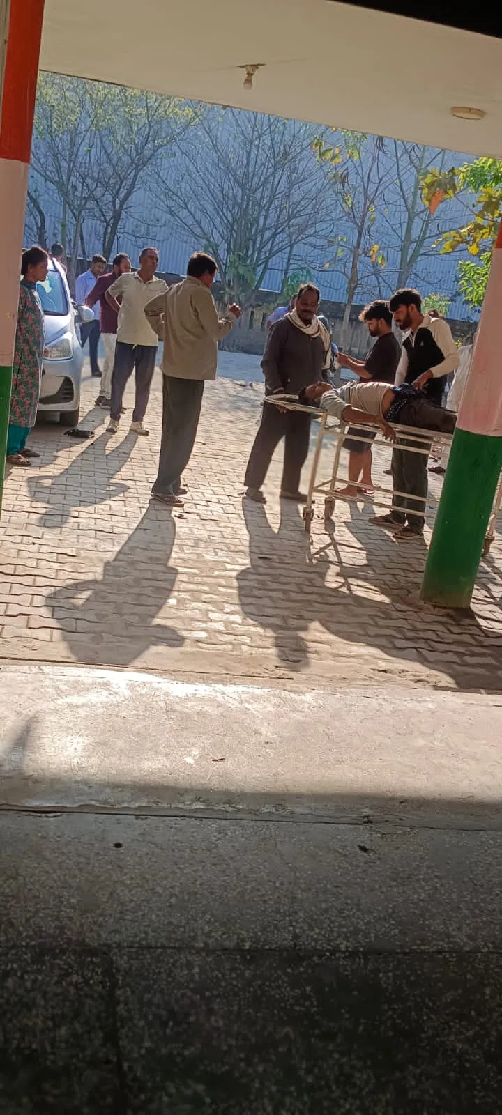 प्रयागराज-जौनपुर हाईवे पर भीषण हादसा: रोडवेज बस खड़े ट्रक से टकराई, चालक की मौत, 9 यात्री घायल