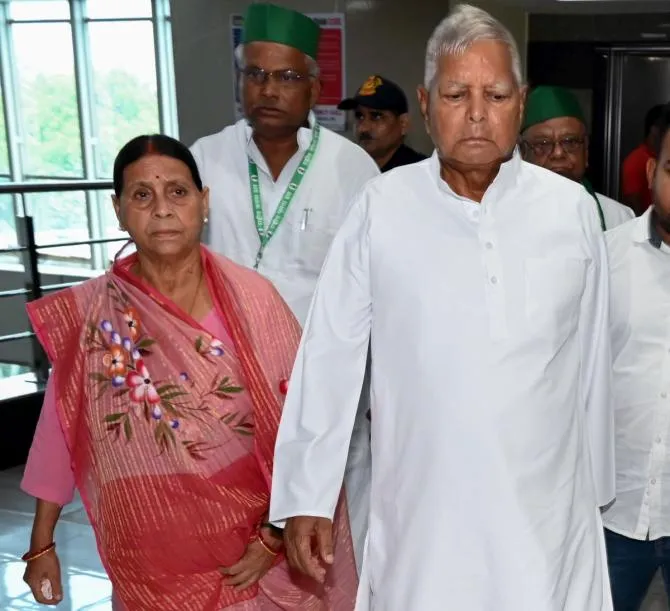 लैंड फॉर जॉब स्कैम: लालू-राबड़ी की याचिका खारिज, कोर्ट से नहीं मिली राहत..जानें क्या थी दस्तावेजों की मांग