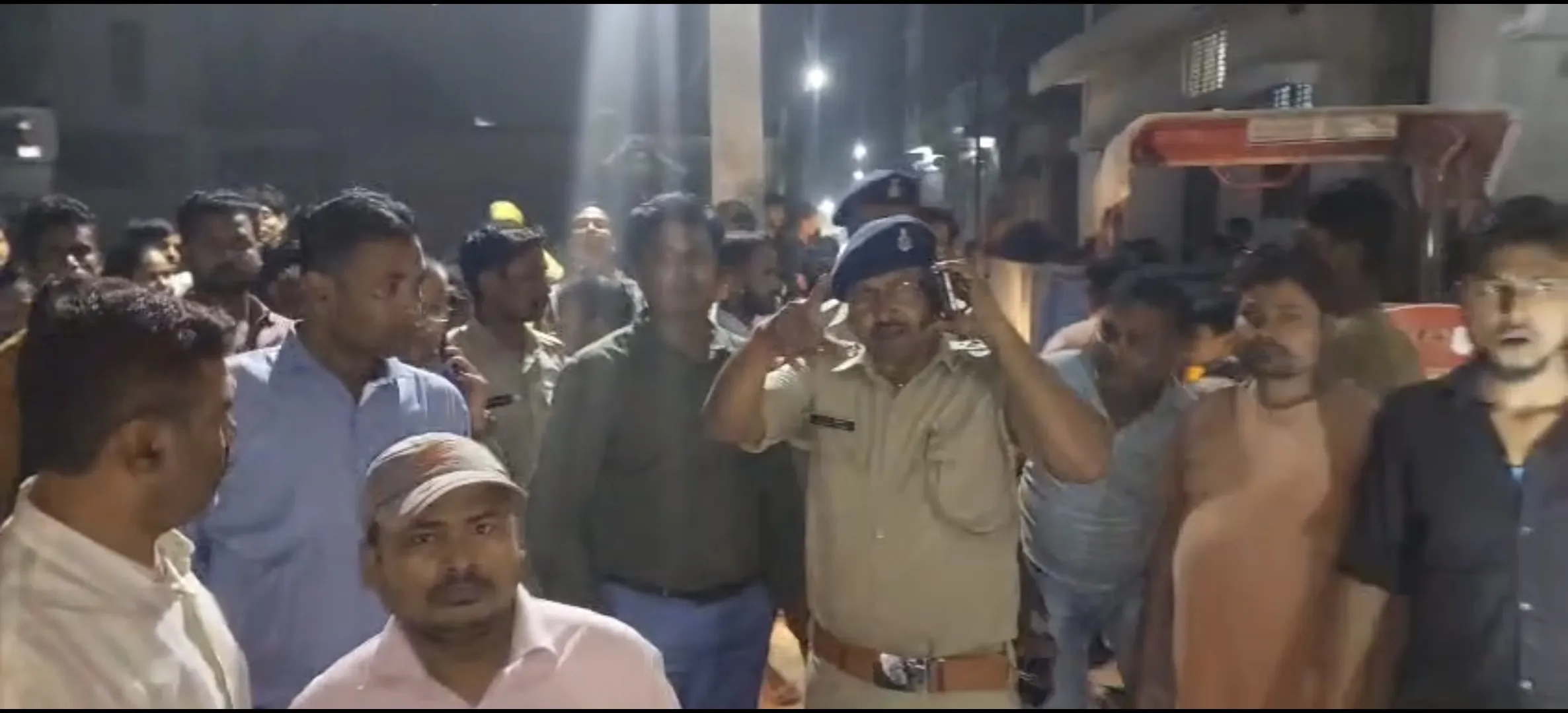 घरेलू गैस की कालाबाजारी का भंडाफोड़: घर और दुकान पर छापेमारी में 250 से ज्यादा सिलेंडर बरामद