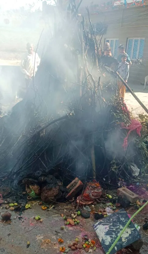 सहारनपुर में होलिका दहन स्थल पर आग लगी, सिविल डिफेंस की तत्परता से बड़े हादसे से बचाव