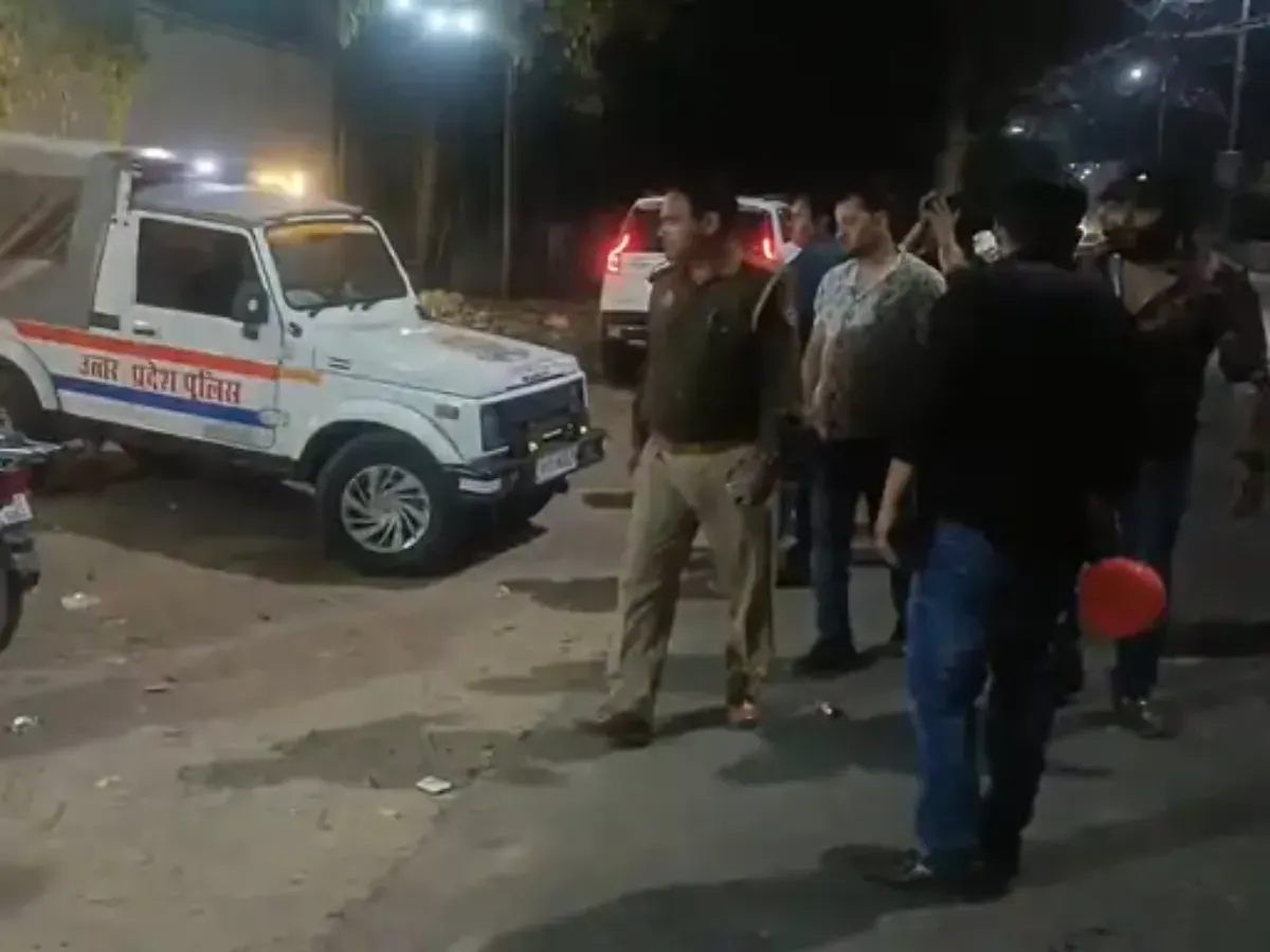 बुलंदशहर में रिसेप्शन पार्टी बनी 'जंग का मैदान': कमेंट बाजी को लेकर दो पक्षों में खूनी संघर्ष, लाठी-डंडों से हमला और हवाई फायरिंग!