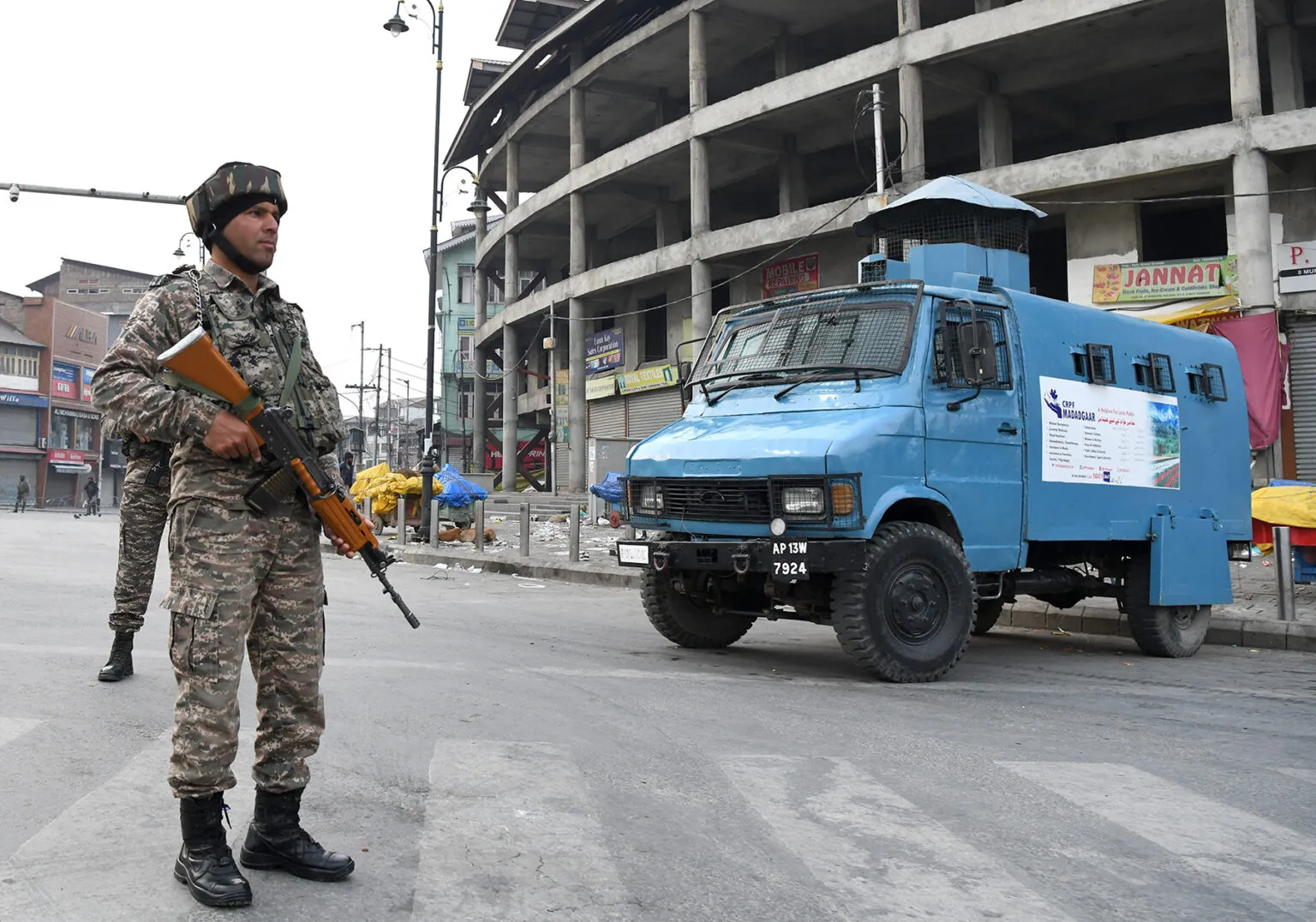 खामेनेई की हत्या के विरोध में कश्मीर में हुए प्रदर्शनों पर लगाए गए प्रतिबंध हटे, जनजीवन सामान्य