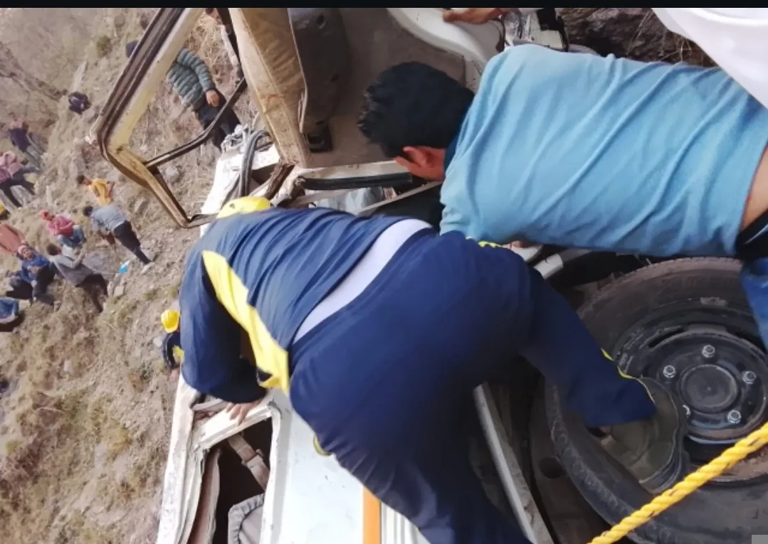  उत्तराखंड के कपकोट में बोलेरो खाई में गिरी, दो महिलाओं की मौत, पांच घायल